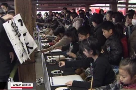 Người Nhật Bản luyện thư pháp và rèn kiếm chào đón năm mới