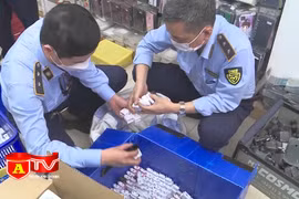 Triệt phá cơ sở gia công, lắp ráp sạc điện thoại “rởm” thành hàng chính hãng