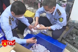 Triệt phá cơ sở gia công, lắp ráp sạc điện thoại “rởm” thành hàng chính hãng