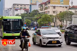 Hà Nội đưa tuyến buýt điện thứ 6 vào khai thác