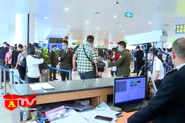 Việt Nam dừng khai báo y tế với người nhập cảnh từ 0h ngày 27-4