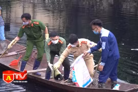 Tuổi trẻ Công an Thủ đô chung tay làm sạch sông Cầu Bây