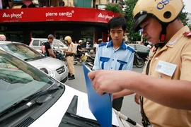 Nâng cao ý thức chấp hành giao thông và kỹ năng phòng chống tội phạm cho lái xe taxi