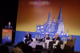 Báo chí thế giới: Ranh giới giữa "sống" và "chết"