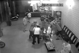 Bị nhắc nhở, nhóm côn đồ Hải Phòng lao vào hành hung chủ quán karaoke