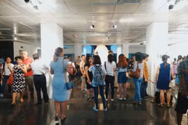 Triển lãm – sắp đặt "Qua": Ám ảnh của họa sĩ tha hương