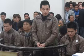 Vào viện cấp cứu vẫn bị lần theo để "truy cùng diệt tận"