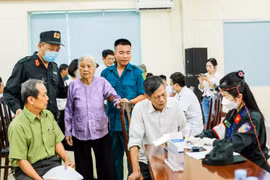 Chăm lo người cao tuổi khi dân số “bắt đầu già” 