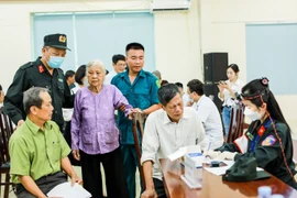 Chăm lo người cao tuổi khi dân số “bắt đầu già” 