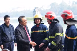 Hình ảnh toàn cảnh sẵn sàng đảm bảo an toàn phòng cháy tại trận địa bắn pháo hoa thời khắc giao thừa