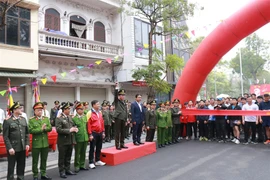 Lực lượng công an sôi nổi khai mạc hội thao và chạy Olympic