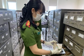 Những ‘con ong' chăm chỉ vượt khó hoàn thành chỉ tiêu số hóa tàng thư căn cước công dân