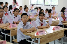 Hà Nội đón gần 2,3 triệu học sinh đến trường khai giảng năm học mới