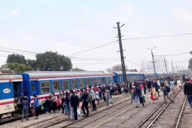 Căng thẳng tàu xe dịp nghỉ lễ 30-4 và 1-5