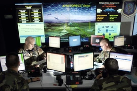 Chạy đua xây “vòm sắt” trên không gian mạng 