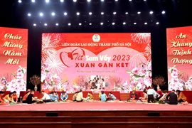Công nhân lao động Thủ đô vui đón Tết 