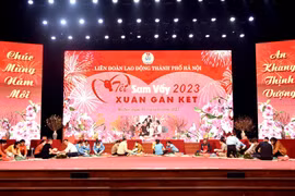 Công nhân lao động Thủ đô vui đón Tết 