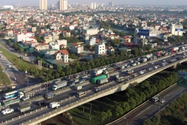 Cấm phương tiện di chuyển qua cầu Thanh Trì trong đêm để kiểm định 