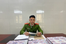 Khi người lính mang hai màu áo