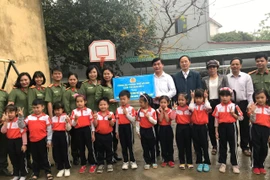 Mang nụ cười đến với học sinh vùng khó khăn