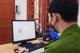 Thức xuyên đêm in giấy đi đường phục vụ người dân