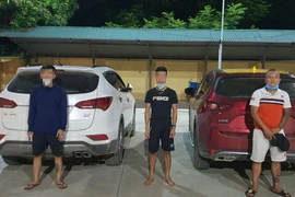 Bất chấp lệnh cấm, nhóm thanh niên rủ nhau lên núi… uống rượu