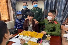 Vận chuyển 30.000 viên ma túy, nhận thù lao là... ma túy