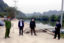 Tăng cường các chốt kiểm soát ngăn du khách đi lễ hội chùa Hương “chui”