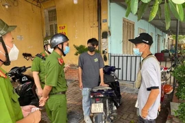 [Ảnh] Chủ động, quyết tâm chặn dịch bằng nhiều biện pháp quyết liệt