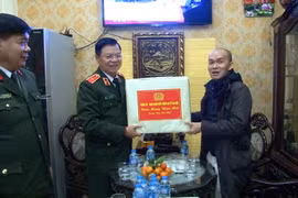 Ấm nghĩa tình đồng chí, đồng đội trong những ngày áp Tết Nguyên đán