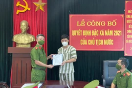 Công bố quyết định đặc xá đối với 4 phạm nhân thi hành án tại nhà tạm giữ 