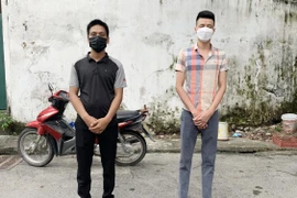 Giữa mùa dịch, 2 nam thanh niên mang súng tự chế đi bắn chim