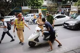 Vi phạm nồng độ cồn, lăng mạ Cảnh sát giao thông