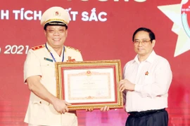 Công an Hà Nội vinh dự nhận Bằng khen của Thủ tướng Chính phủ cho 2 Dự án về dữ liệu dân cư và căn cước công dân