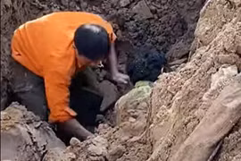 Người đàn ông dưới lòng đất là do… trượt chân ngã