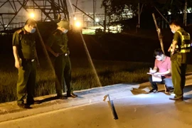 [Clip] Xem lực lượng công an 'dàn quân' bắt nhóm thanh niên cầm tuýp sắt hàn dao ngông nghênh trên đường