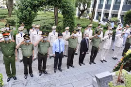 Đảng ủy Công an Trung ương dâng hương tưởng nhớ công lao Chủ tịch Hồ Chí Minh vĩ đại