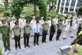 Đảng ủy Công an Trung ương dâng hương tưởng nhớ công lao Chủ tịch Hồ Chí Minh vĩ đại