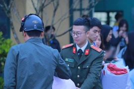 Mang hơi ấm đến vùng cao biên giới