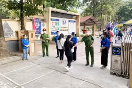 Hình ảnh đẹp của lực lượng Công an Thủ đô tham gia bảo vệ kỳ thi tốt nghiệp THPT Quốc gia năm 2021