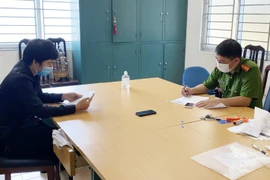 Sử dụng thẻ phóng viên giả thông chốt kiểm soát phòng chống dịch Covid-19