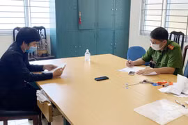 Sử dụng thẻ phóng viên giả thông chốt kiểm soát phòng chống dịch Covid-19