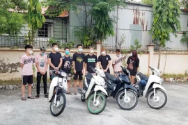 Nhóm thanh thiếu niên lạng lách xe máy hóng gió, bố mẹ mất tiền nộp phạt