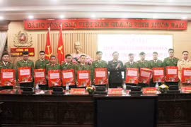 Món quà tinh thần gửi tặng cán bộ chiến sỹ có hoàn cảnh khó khăn