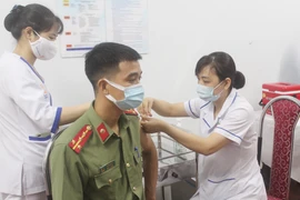 Ngày đầu tiên triển khai tiêm 1.800 liều vaccine Covid-19 cho cán bộ chiến sỹ Công an Thủ đô