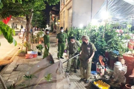 Xử lý nghiêm tình trạng lấn chiếm vỉa hè, hoạt động ngang nhiên giữa mùa dịch