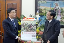 Lãnh đạo CATP chúc mừng Giáo xứ Kẻ Sét và Đại chủng viện Thánh Giuse Hà Nội