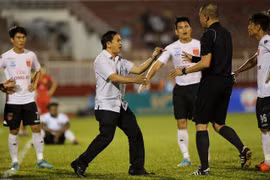 Chủ tịch và HLV trưởng CLB Long An bị "trảm" sau scandal gây chấn động