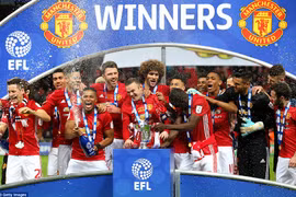 Ibrahimovic tỏa sáng, Mourinho có danh hiệu đầu tiên với M.U