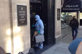 Anh điều tra vụ trộm 300 két đựng tiền